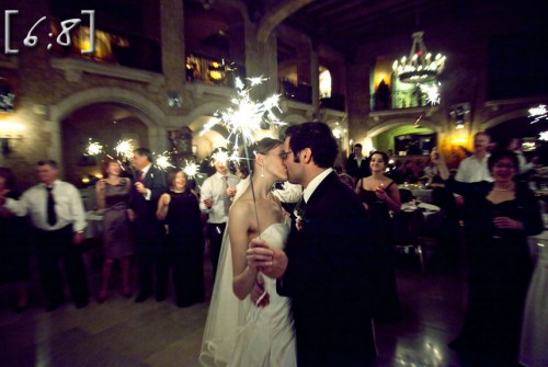 wedding sparklers kissing