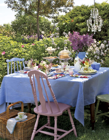 tea-party-table-country-living