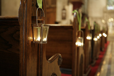 wedding pews lanterns