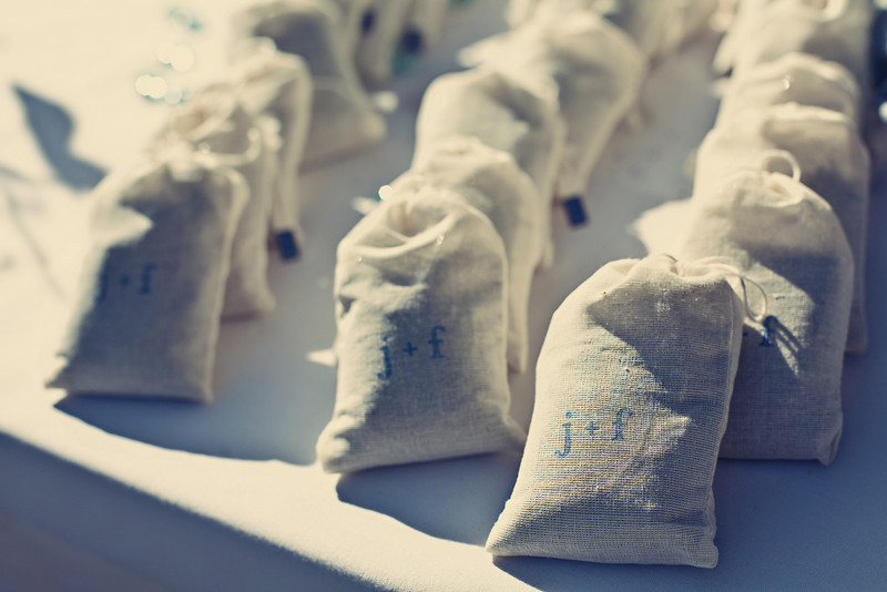stamped-muslin-favor-bags