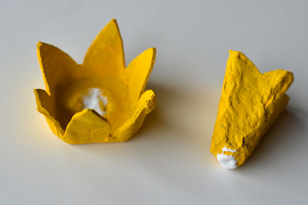 sárga papír virágok