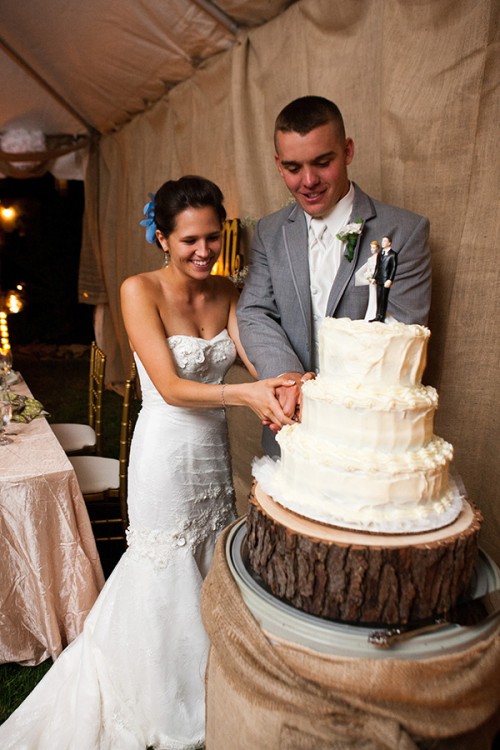 cutting wedding cake