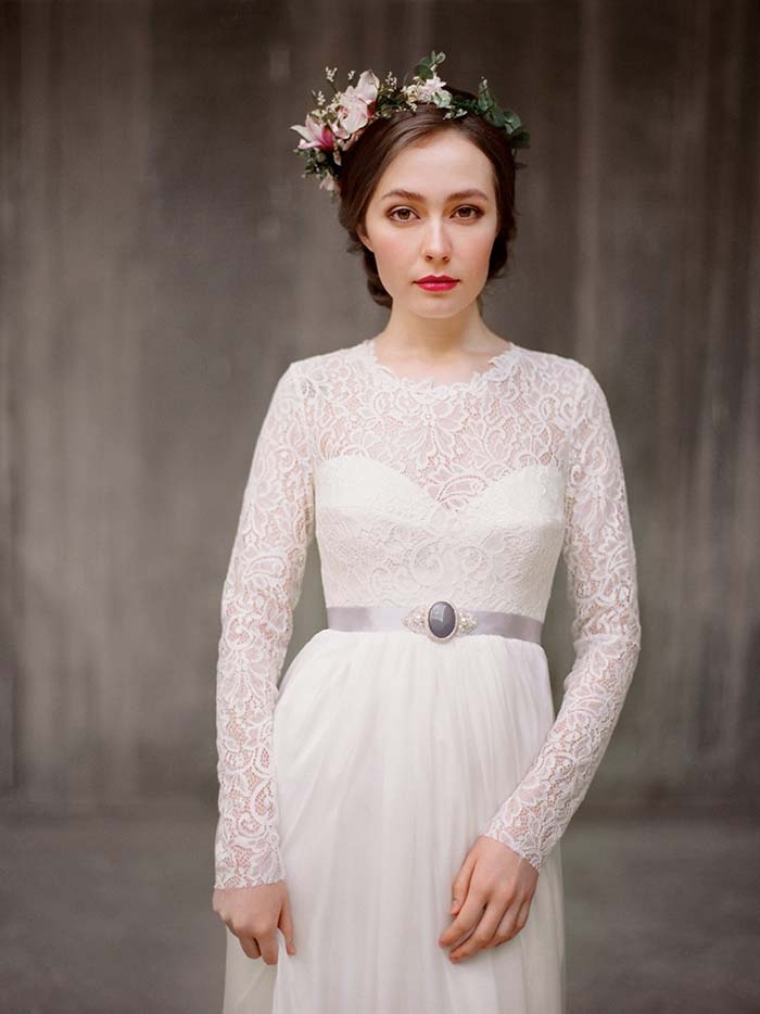 http://www.intimateweddings.com/wp-content/uploads/2015/12/Boho-Rustic-Wedding-Dress-700x934.jpg