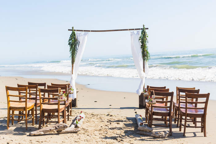 http://www.intimateweddings.com/wp-content/uploads/2016/06/California-Seaside-Styled-Shoot-Intimate-Weddings-Leanna-Annunziato-56.jpg