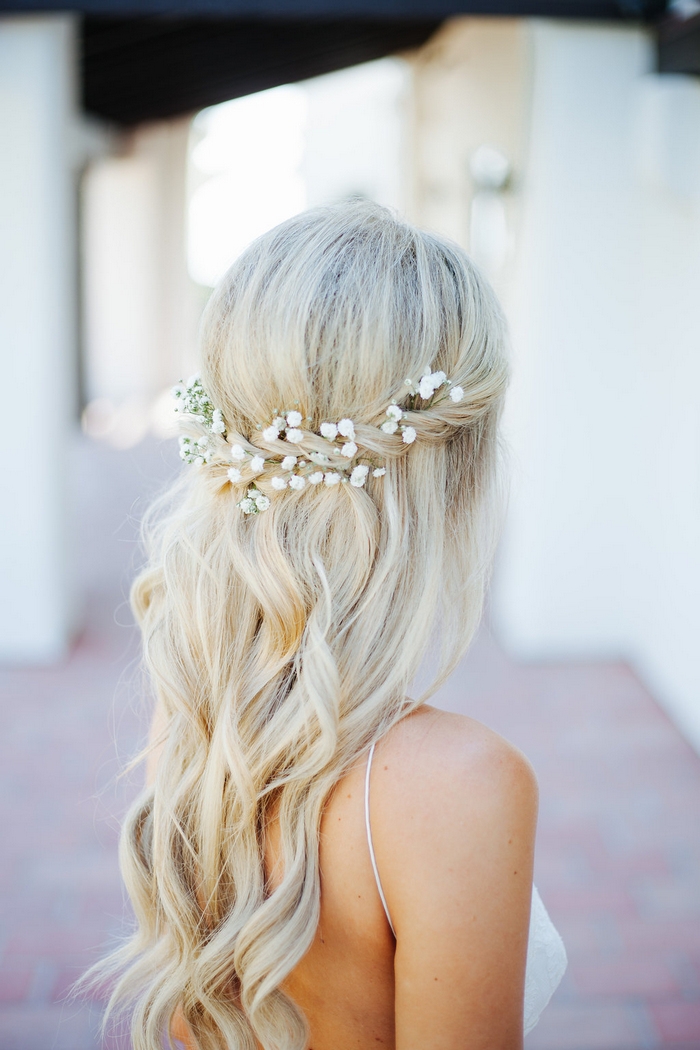 http://www.intimateweddings.com/wp-content/uploads/2018/08/babys-breath-bridal-floral-hairstyle-700x1050.jpg