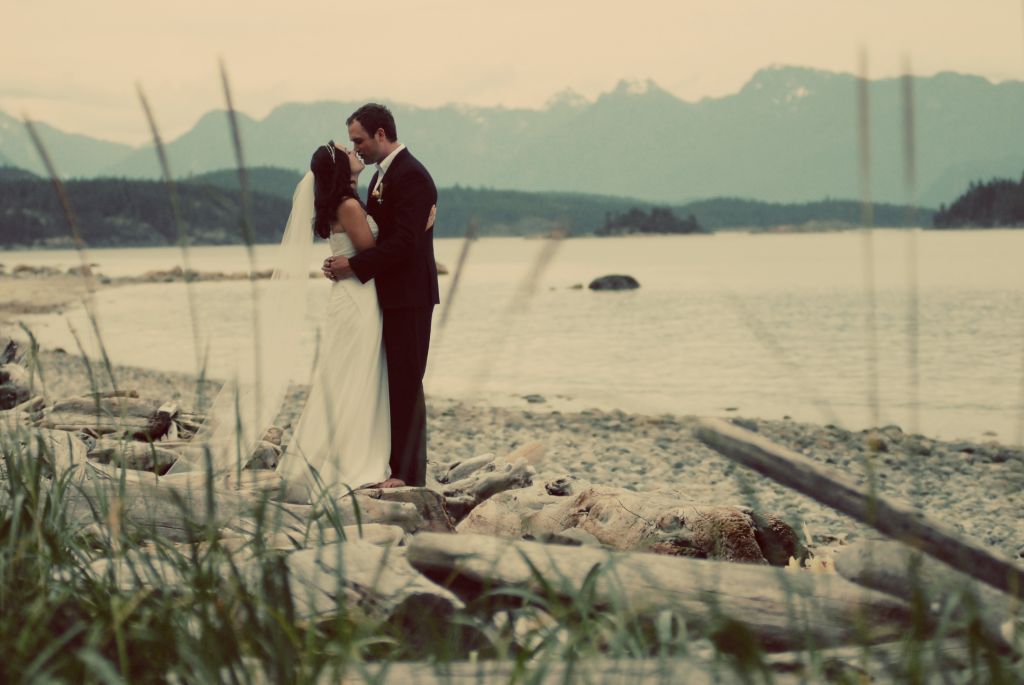 Beach Wedding, Amanda and Casey. Photo by Erin Wallis.