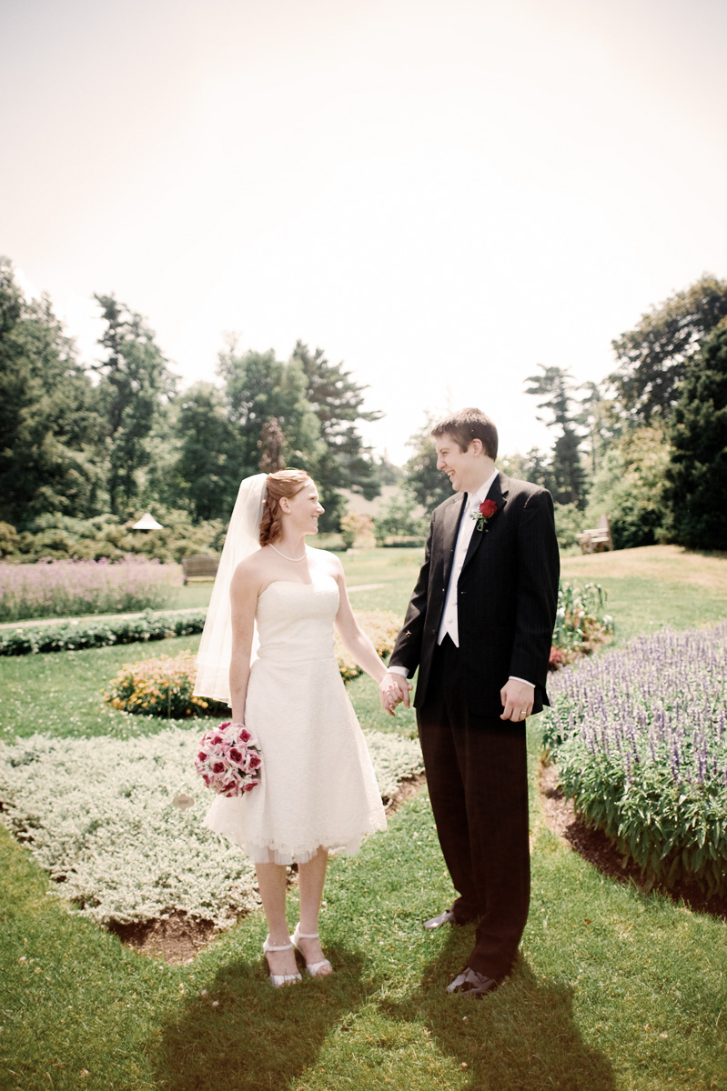 bride and groom outdoor wedding