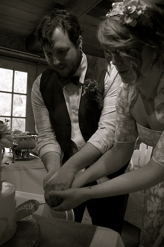 bride and groom cutting the cake 