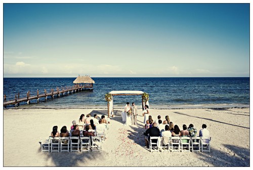 beach wedding ceremony in mexico