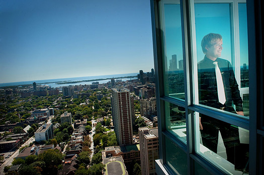 groom overlooking city