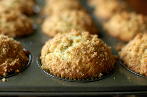 banana crumb muffins