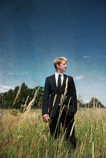 groom in the field