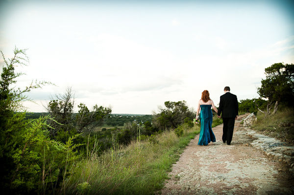 Đám cưới đầy tính thực tế tại nhà nguyện  ở Austin của Kelly và Steve.