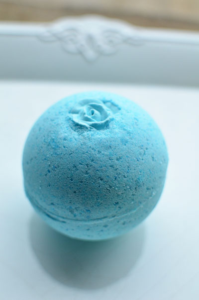 single bath bomb