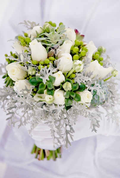 mazama-washington-intimate-winter-wedding-ben-and-emily_7368 winter bouquet