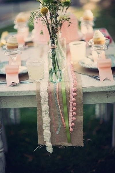 Wedding Table Runner Ideas, Round Table With Runner Wedding
