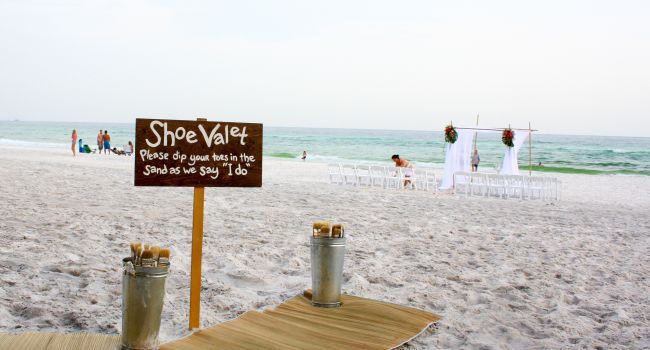 flip flops for beach wedding guests