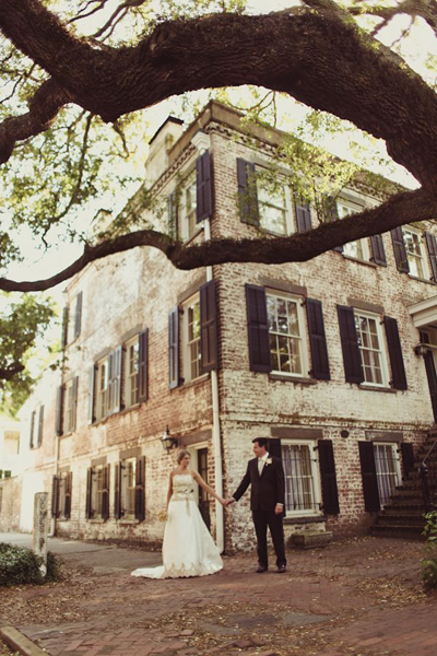Real Weddings Devon Rob S Enchanting Savannah Wedding Bride And Groom In Savannah