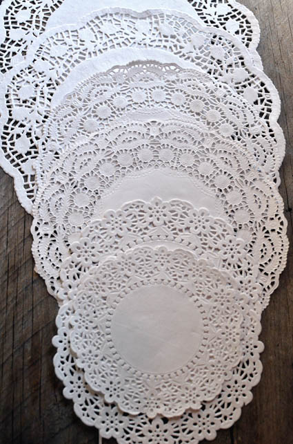 färgade doilies