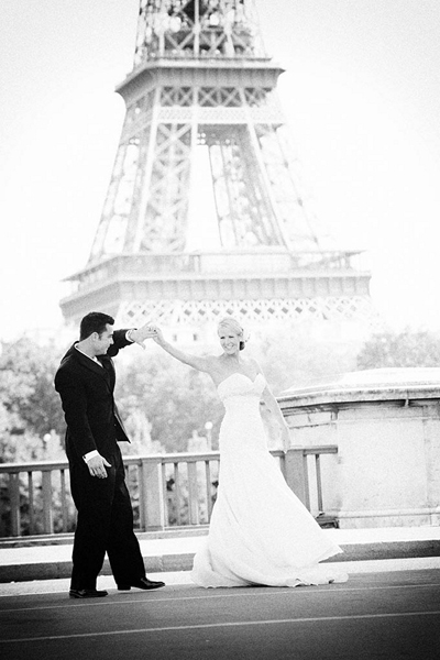 bride and groom dancing in front of eiffel tower