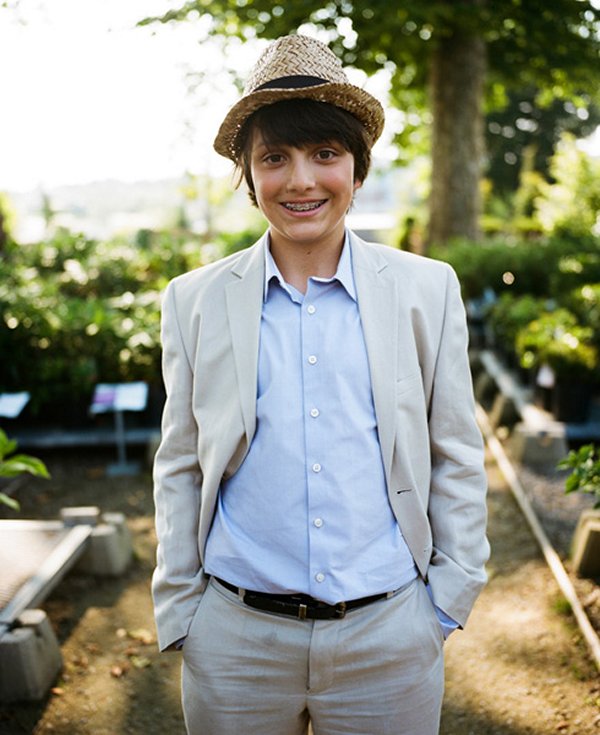 ring bearer in straw hat