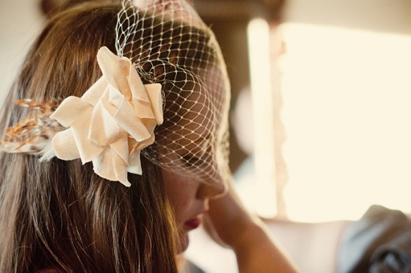 DIY feather fascinator and birdcage veil