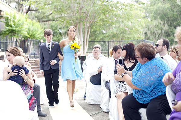 Outdoor Florida wedding ceremony