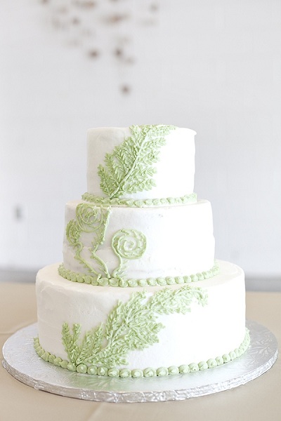 green leaf wedding cake