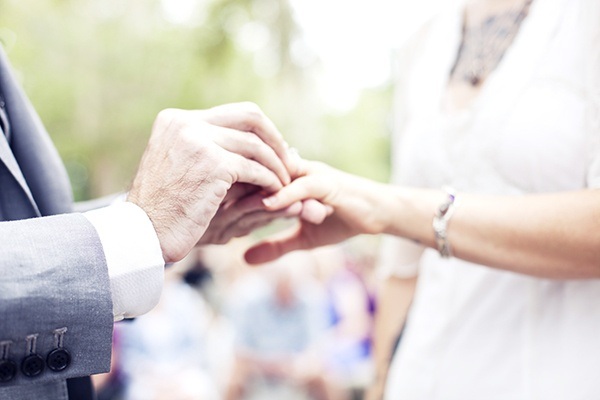 Outdoor Florida wedding ceremony