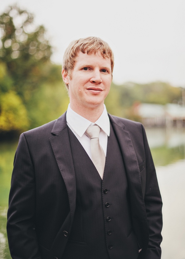 groom portrait in Central Park