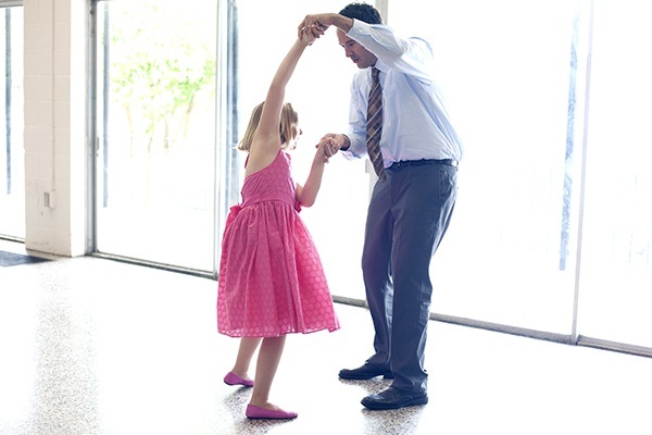 wedding guests dancing