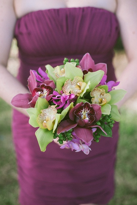 beach-wedding-bridesmaid-bouquet-purple