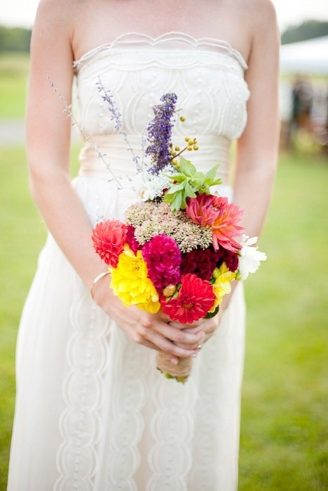 bridal-bouquet-rustic-barn-wedding-paige-paul