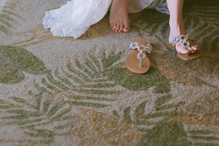 getting-ready-photos-beach-wedding-fashion-sarah-steven