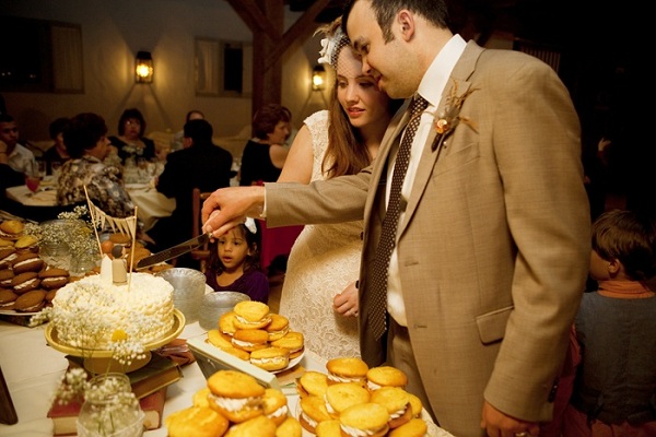 real-intimate-wedding-cake-cutting-elizabeth-daniel