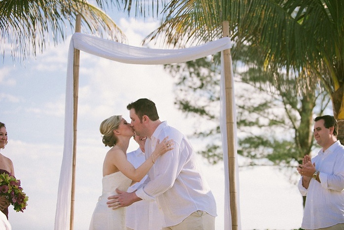 real-intimate-wedding-florida-ceremony-kiss-sarah-steven