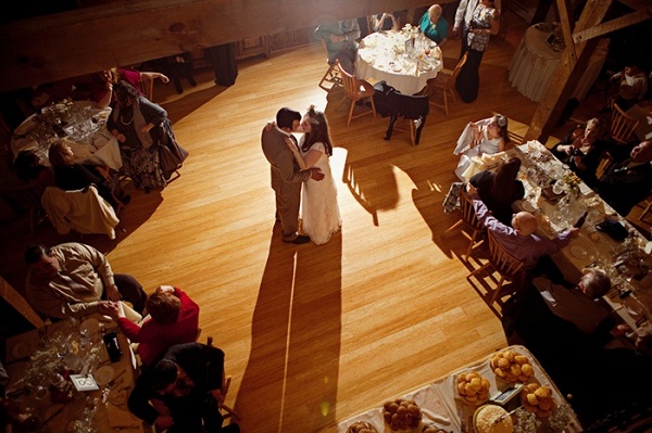 real-wedding-small-wedding-first-dance