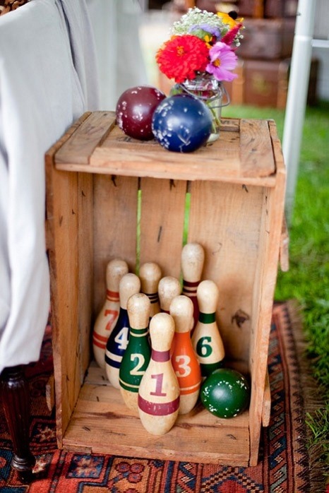 vintage-decor-wedding-bowling-pins