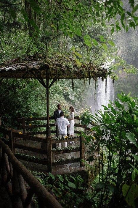 elopement-ceremony-costa-rica-rainforest-waterfalls