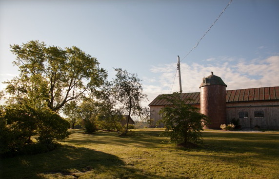 south-pond-farms-barn-weddings-ontario-03