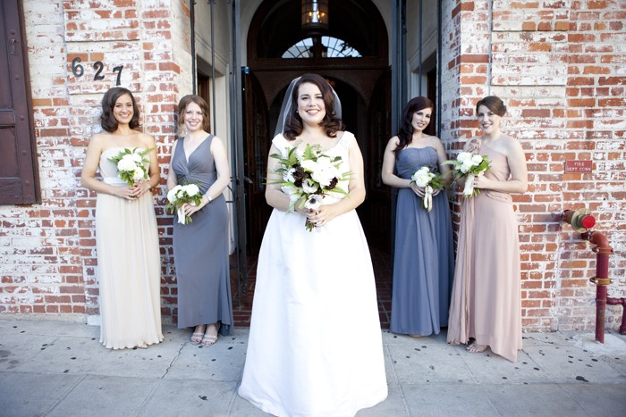 bride-with-bridesmaids-wedding-photography