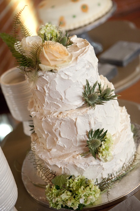 green-and-white-buttercream-wedding-cake