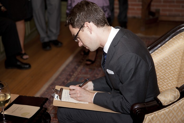 wedding-guests-writing-notes-to-couple