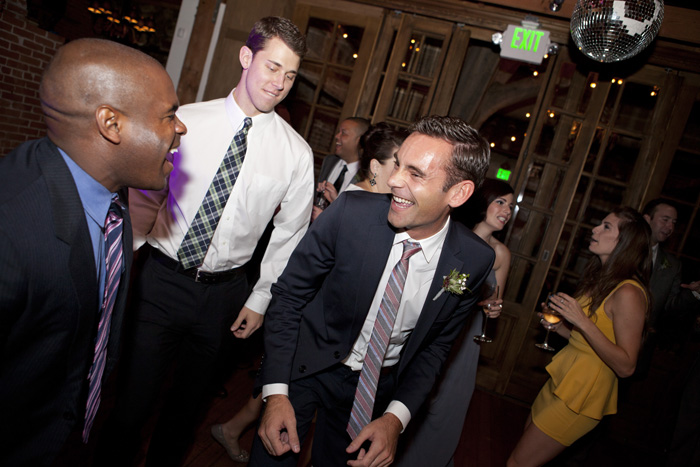 wedding-photography-guests-dancing