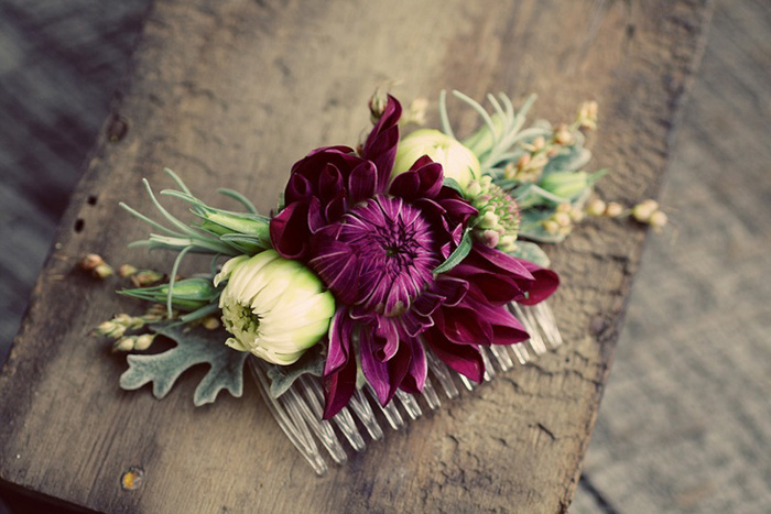 5 Ways to Wear Flowers in your Hair on your Wedding Day | Flower Hair Comb
