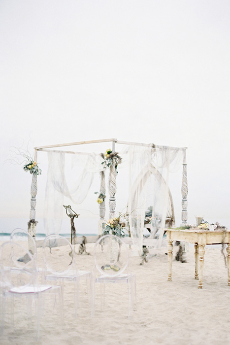 Wedding Trend: Ghost Chairs