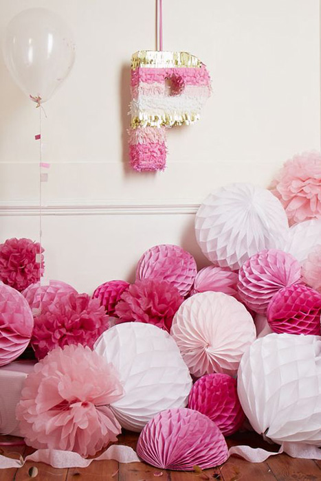 pink and white honeycomb balls piled up