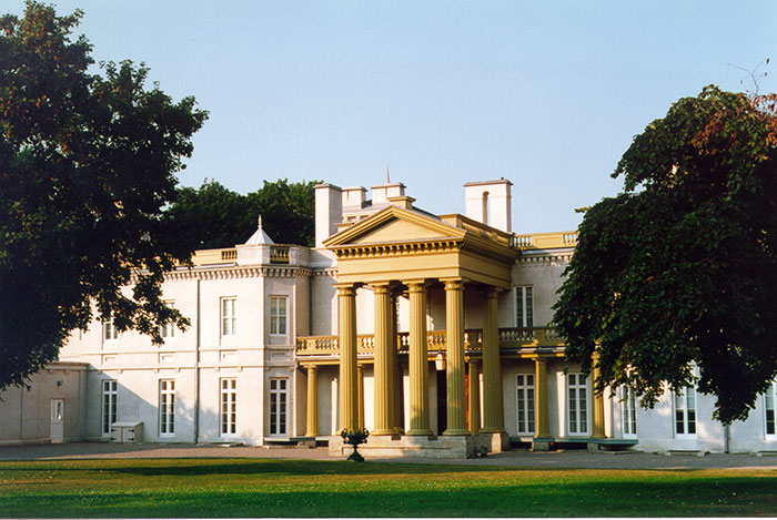 Dundurn-Castle-Exterior