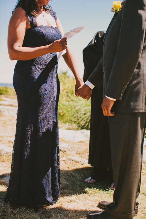 bride reading her vows