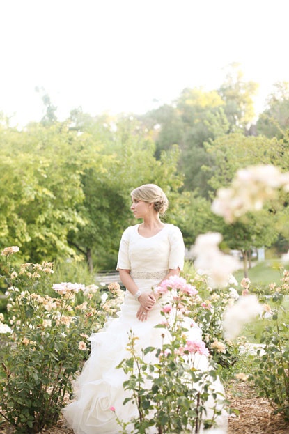 elbow sleeve wedding dress